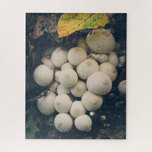 Puzzle Champignons de la boule blanche parmi les feuilles (Vertical)