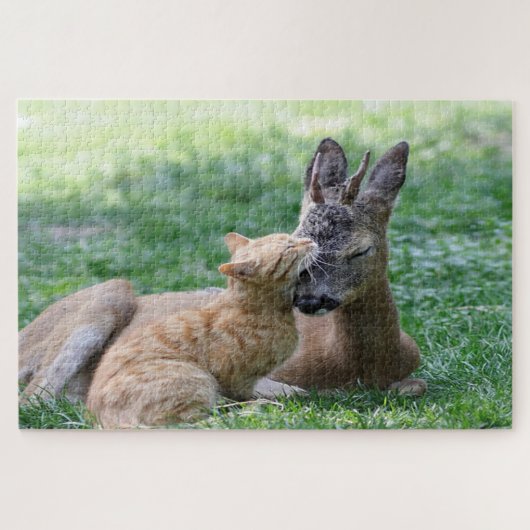 Puzzle Chat baisant cerf sur l'herbe à l'extérieur (Horizontal)