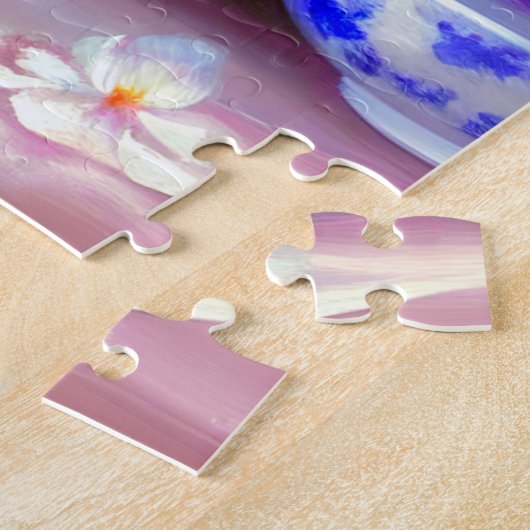 Puzzle Chat blanc avec collier de fleurs violettes (Côté)