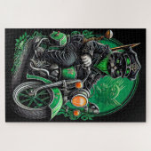 Puzzle Chat noir conduisant un vélo la Saint-Patrick (Horizontal)