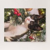Puzzle Chat noir et blanc en jeu dans l'arbre de Noël (Horizontal)