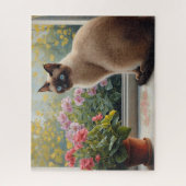 Puzzle Chat siamois à la fenêtre avec vue sur le jardin (Vertical)