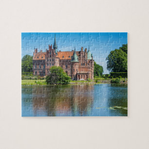 Puzzle Château Egeskov au bord d'un étang