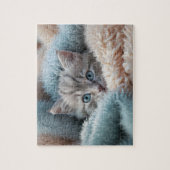 Puzzle Chaton duveteux dans une couverture douce (Vertical)