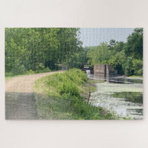 Chemin Tranquille au Bord du Canal