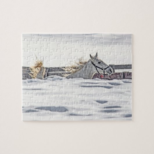 Puzzle Cheval Blanc Galopant Dans La Neige (Horizontal)