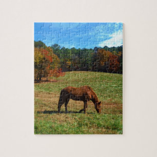 Puzzle Cheval Brown rouge, arbres de chute, ciel bleu