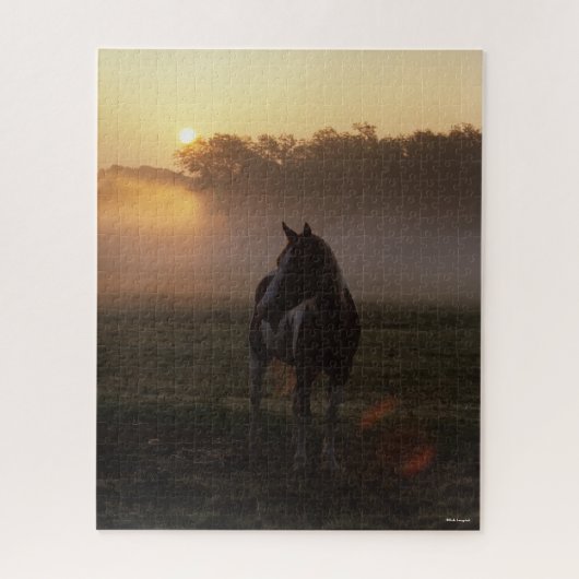Puzzle Cheval De Peinture Se Tenant En Mist Au lever Du S (Vertical)