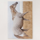 Puzzle Cheval gris marchant dans le champ (Vertical)