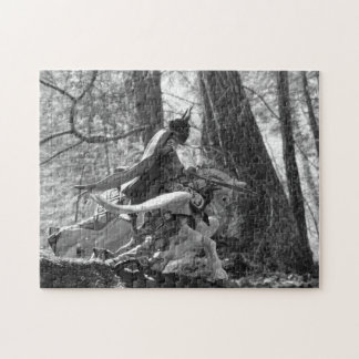 Puzzle Chevalier noir et blanc traversant la forêt