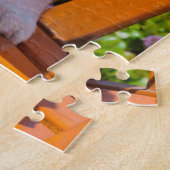 Puzzle chiot de Pembroke Welsh Corgi assis sur un banc de (Côté)