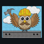 Puzzle Chouette ouvrière de construction mignonne avec de<br><div class="desc">Illustration d'un chouette ouvrier de la construction de dessins animés avec un casquette dur jaune et un marteau sur un poutre en acier. Cette chouette adorable kawaii avec une belle moustache voulait se vanter de son nouveau travail, d'être un constructeur! Ce design mignon est la meilleure idée cadeau pour les...</div>