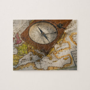 Puzzle Compas antique sur la carte