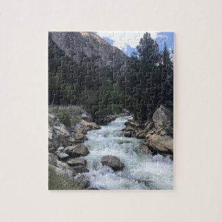 Puzzle Courant de montagne rocheuse