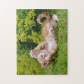 Puzzle Cute chaton jouant dans un jardin fleuri .. (Vertical)