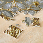 Puzzle de fleurs blanches ornées d'or (Côté)