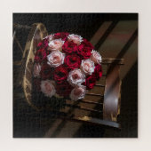 Puzzle De jolies roses sur une chaise rustique (Horizontal)