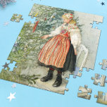 Puzzle Décorer l'arbre de Noël - Carl Larsson<br><div class="desc">Art suédois par l'artiste Carl Larsson. Une fille blonde en robe traditionnelle se tient sur une chaise pour décorer le sapin de Noël. Consultez le magasin pour la coordination des articles! À propos de l'artiste : Carl Larsson était peintre, illustrateur, graveur et écrivain suédois. Il se souvient surtout de ses...</div>