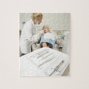 Puzzle Dentiste femme examinant le petit garçon