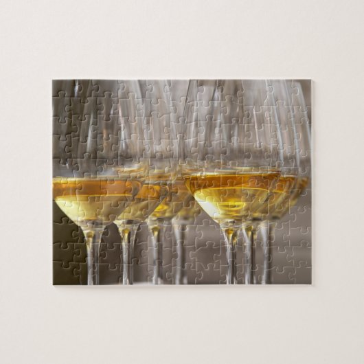 Puzzle deux rangées de verres à dégustation de vin avec l (Horizontal)