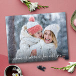 Puzzle do-it-yourself Photo Home Est Avec Vous Script Cit<br><div class="desc">"Chez moi, c’est partout où je suis avec vous." L'admiration Express pour vos proches avec ce puzzle photo simple, moderne et élégant, avec une citation de typographie manuscrite douce et blanche superposant la photo chère de votre choix. Un grand cadeau de conservation pour vous-même ou pour votre famille. Vient dans...</div>
