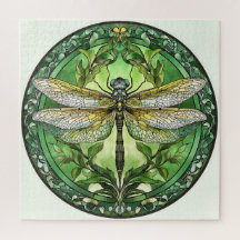 Dragonfly ornée avec cadre floral vert