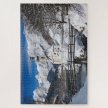 Eglise dans la neige avec les Alpes