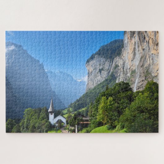 Puzzle Eglise dans la vallée de Lauterbrunnen, Suisse (Horizontal)