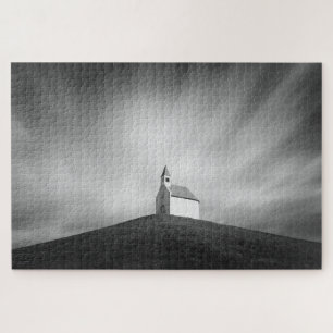 Puzzle Eglise sur une colline en noir et blanc