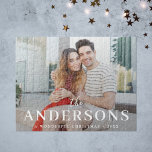 Puzzle Élégant minimal moderne | Christmas Couple Photo<br><div class="desc">Un puzzle photo moderne et élégant avec votre nom de famille présenté dans la typographie classique associé avec écriture manuscrite en blanc sur votre photo pleine taille. Votre photo spéciale sera magnifique dans ce design unique, moderne et minimal. Un design élégant et minimaliste pour se démarquer de la foule en...</div>