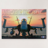 Puzzle ENSOLEILLÉ F/A-18C HORNET (20 x 30 POUCES) (Horizontal)