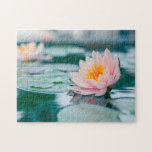 Puzzle Étang de fleurs Lotus<br><div class="desc">Charmant puzzle de belles fleurs de lotus roses dans un étang tranquille. Choisissez parmi les différentes tailles disponibles.</div>