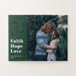 Puzzle Faith Hope Love. Photo religieuse de Noël vert<br><div class="desc">Puzzle de photo de Noël religieux minimaliste vert "Faith Hope Love" pour cadeau de vacances d'hiver.</div>