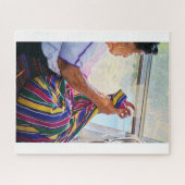 Puzzle Femme âgée cousant dans un bus (Horizontal)