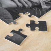 Puzzle Femme posant dans le studio (Côté)