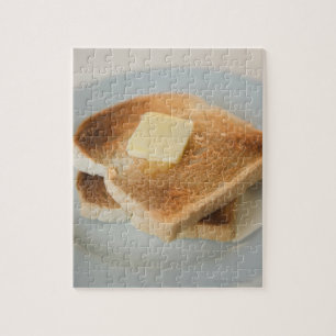 Puzzle Fermer les toasts avec du beurre dans l'assiette