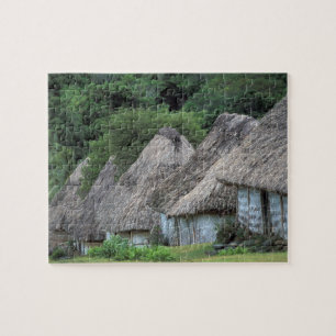 Puzzle Fidji, Viti, maisons de huttes traditionnelles.