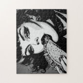 Puzzle Fille gothique de style graphique BW 50s mangeant  (Vertical)