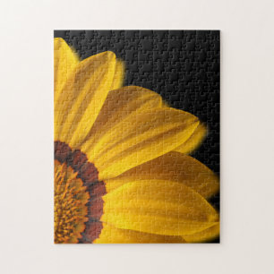 Puzzle Fleur jaune sur arrière - plan noir