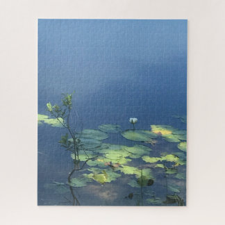 Puzzle Fleur Lily blanche sur eau bleue