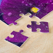 Puzzle Fleurs de pensée flottant dans un bain d'oiseau av (Côté)