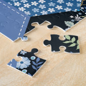 Puzzle Floral, patchwork de denim : motif bleu. (Côté)