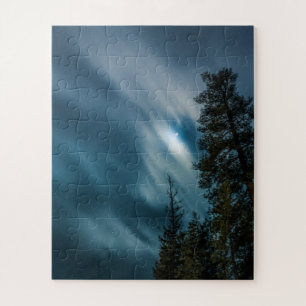 Puzzle Forêt dans le ciel nocturne lunaire