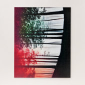 Puzzle Forêt Noire Silhouette avec Invasion Couleur Rouge (Vertical)