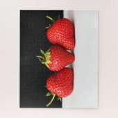 Puzzle Fraises sur noir sur blanc 16x20 520pc jpcna (Vertical)