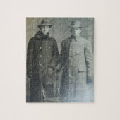 Puzzle Frères Dapper en manteaux RPPC Photo B&W (Vertical)
