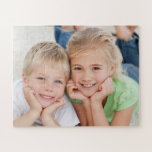 Puzzle Garde-photos de famille personnalisée<br><div class="desc">Photo de famille personnalisée et unique Puzzle pour rester à la maison et jouer aux jeux avec vos parents,  grands-parents ou enfants. Ce jeu spécial de puzzle photo fait un grand cadeau d'anniversaire ou de Noël pour toute la famille à profiter.</div>