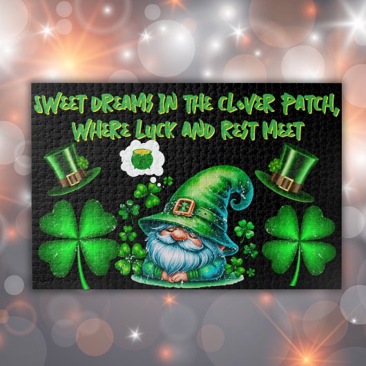 Puzzle Gnome mignonne St Patrick dormant sur noir |