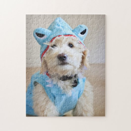 Puzzle Goldendoodle En Costume De Requin (Vertical)