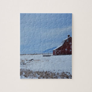 Puzzle Grange rouge dans les montagnes Rocheuses en hiver
